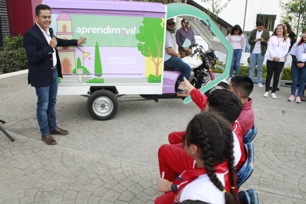 ENCABEZA EDUARDO MEDÉCIGO INICIO DE ACTIVIDADES DEL APRENDIMÓVIL