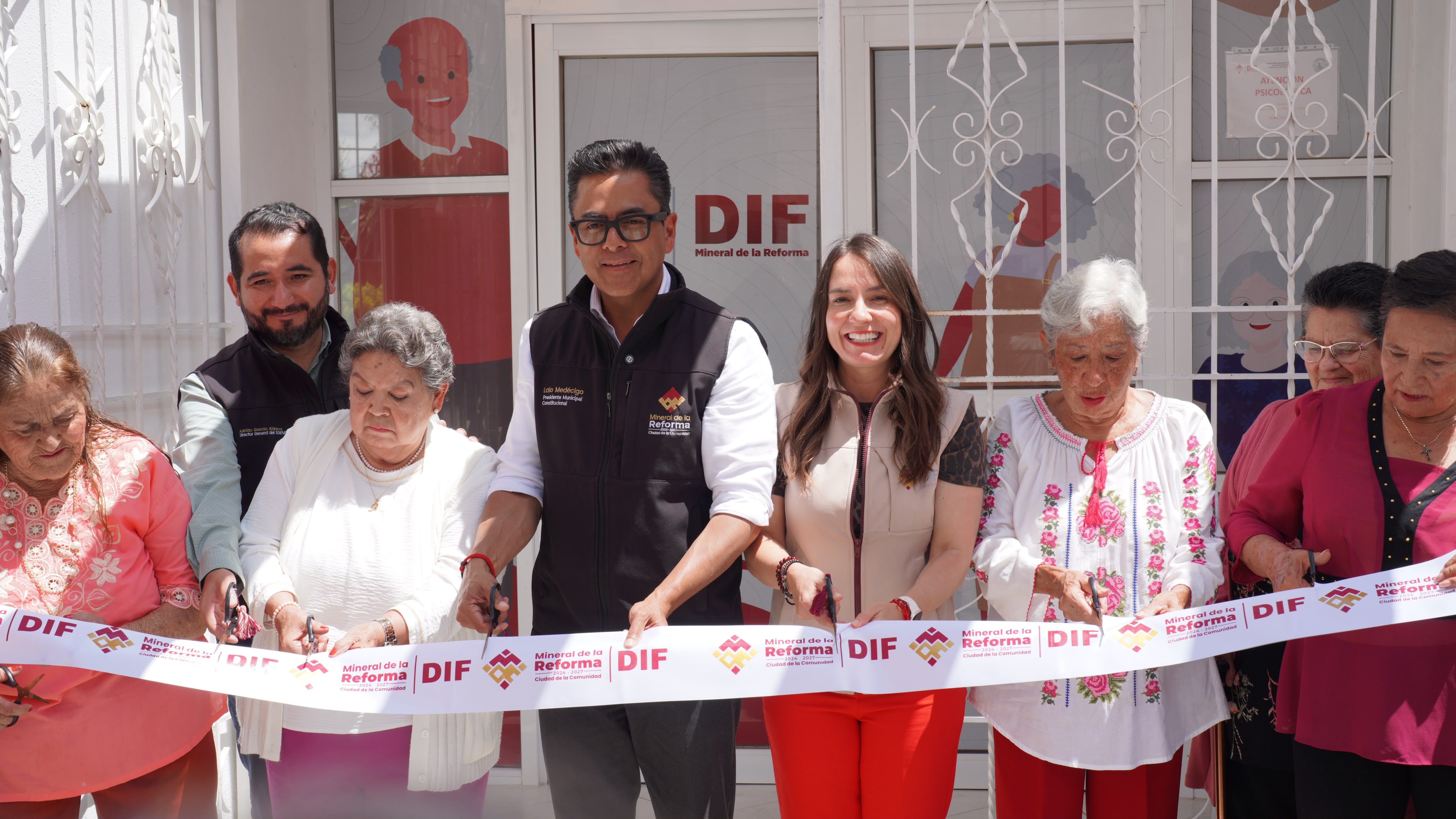 EDUARDO MEDÉCIGO Y SAMANTHA ESPARZA REINAUGURAN EL CLUB DEL ADULTO MAYOR CHACÓN